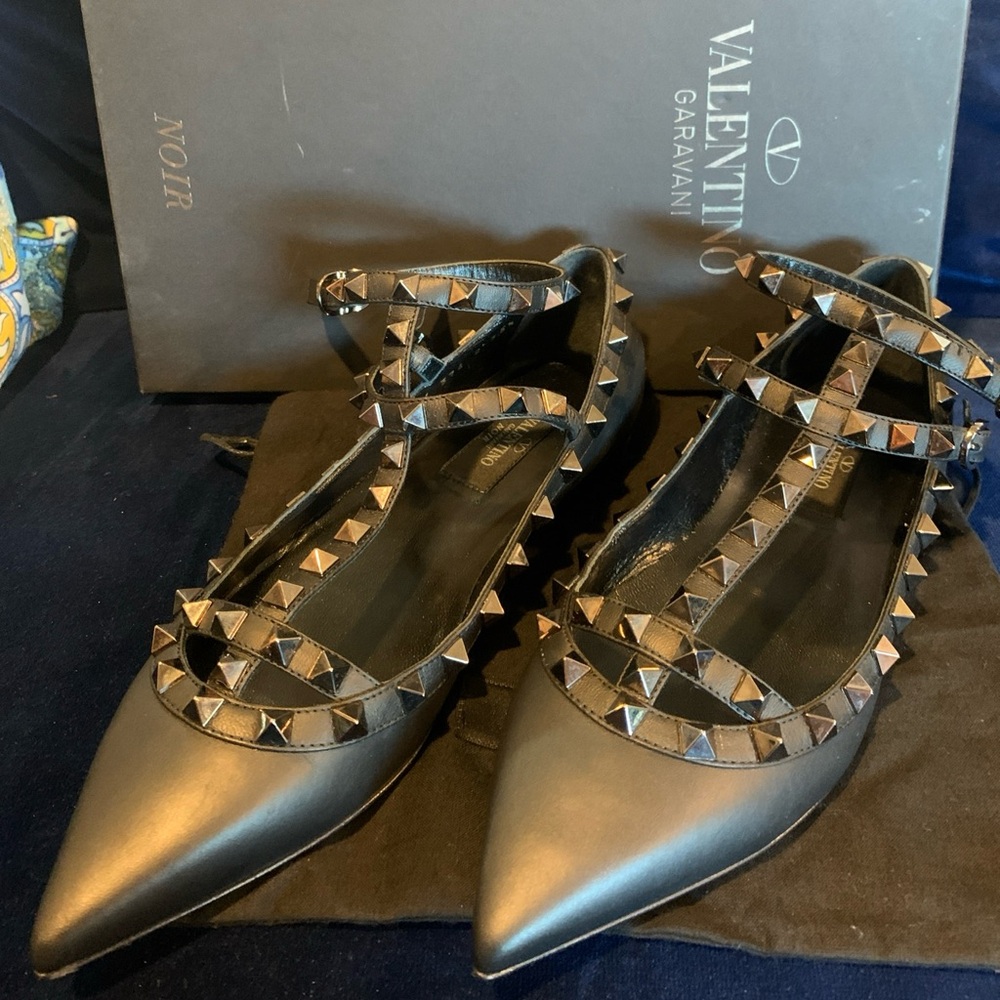 VALENTINO GARAVANI Gunmetal Rockstud Caged Flats Noir leather Flat Size 35 NIB